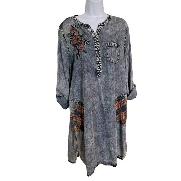 John Mark Chambray Shirt Dress Sz L Adjustable Sleeves Embroidered Plaid Patches - Picture 2 of 6